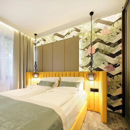 Platinum Guest house 4*